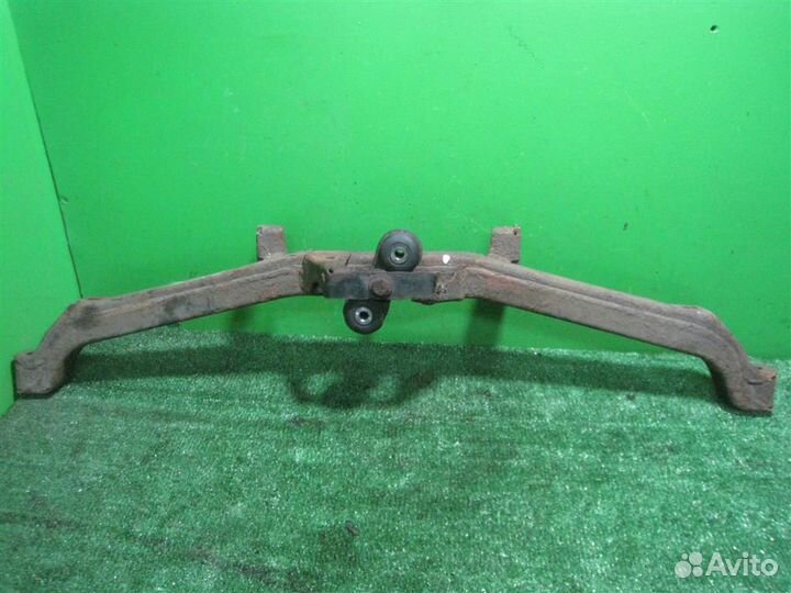 Кронштейн балки Opel Astra J 2010