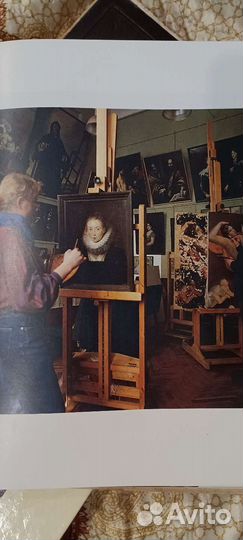 Книга- альбом Где плещет невская волна