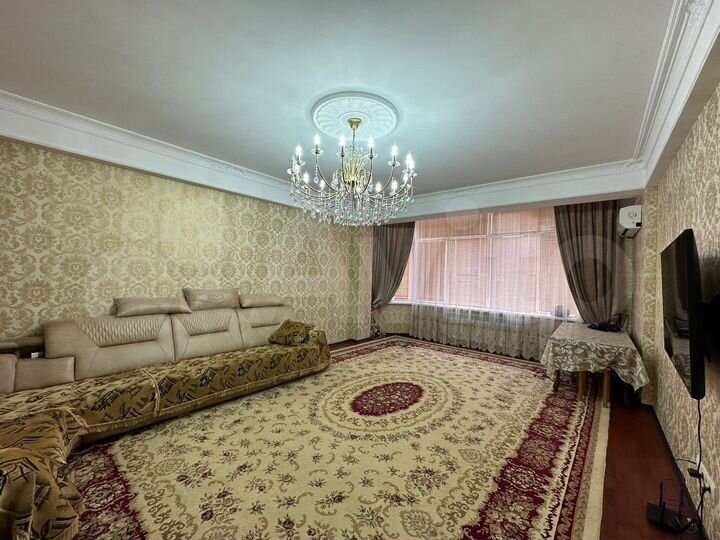 2-к. квартира, 85 м², 8/10 эт.