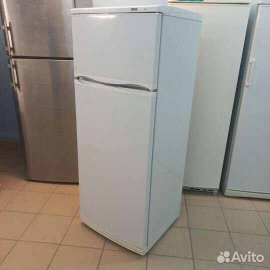 Холодильник с морозильной камерой. Доставка