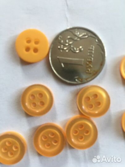 Новые оранжевые пуговицы цена за все