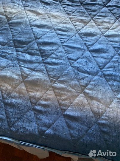 Покрывало с рюшами на кровать