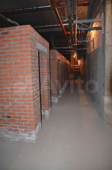 Машиноместо, > 30 м²