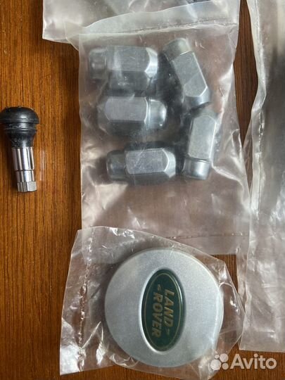 Колесные гайки+заглушка Land Rover Freelander2