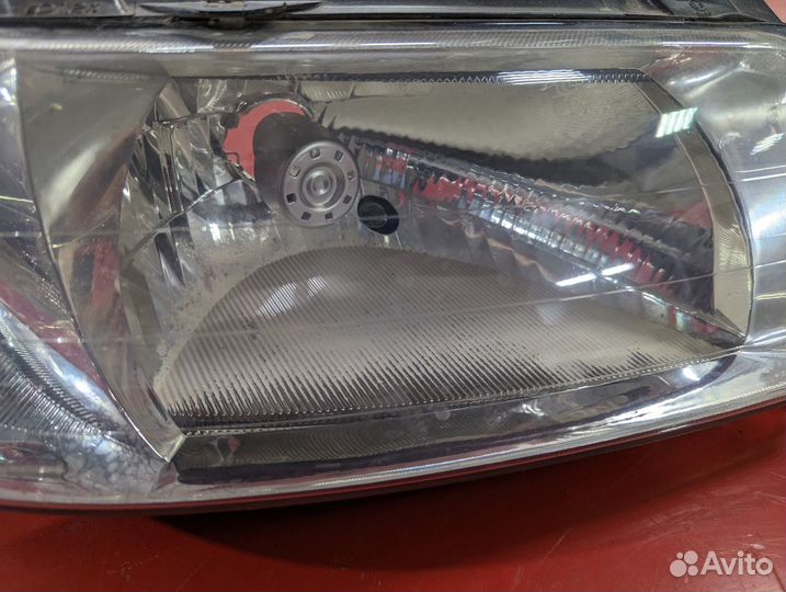 Фара правая Volkswagen Pointer