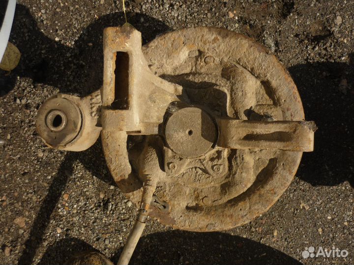 Задний левый кулак Хундай Элантра 3 XD