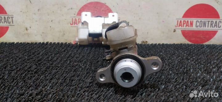 Главный тормозной цилиндр Nissan Nv200 VM20 HR16DE