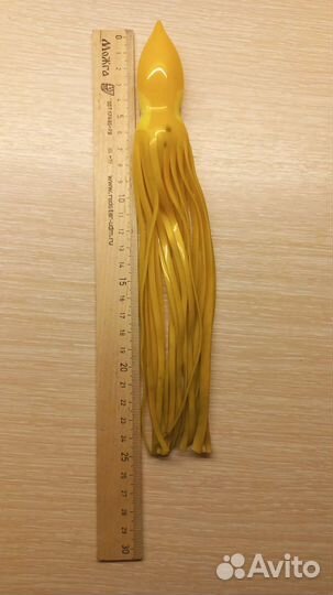 Большая приманка(кальмар) для морских хищников