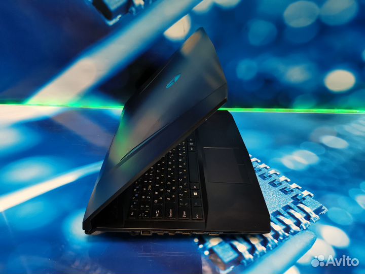 Игровой ноутбук с FHD экраном / i7 7700HQ+1050