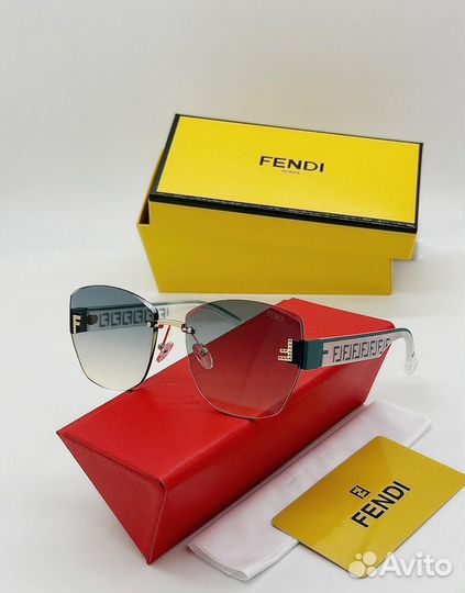 Солнцезащитные очки fendi