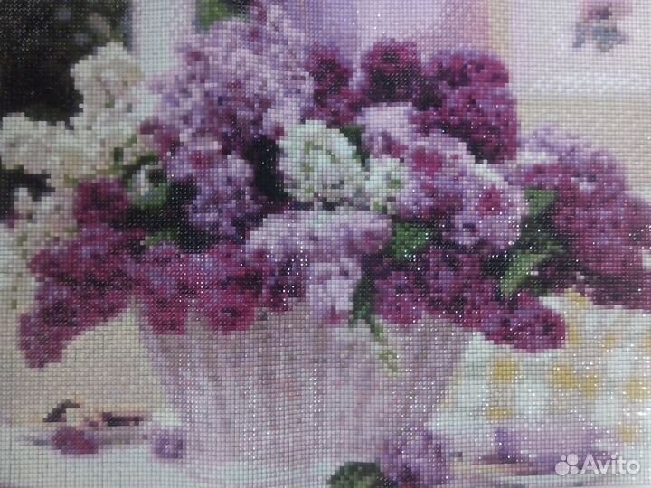 Красивая нежная картина из страз