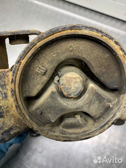 Опора двигателя левая Chery M11 M11 SQR481F 2010