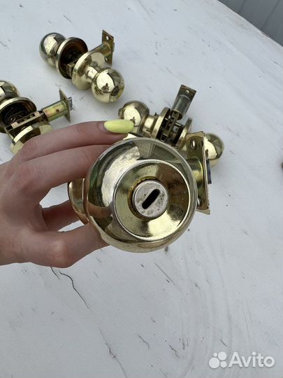 Дверные ручки межкомнатные с замком