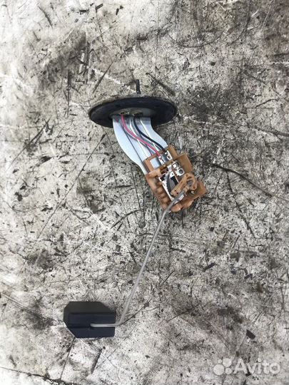 Датчик уровня топлива Toyota Corolla Fielder