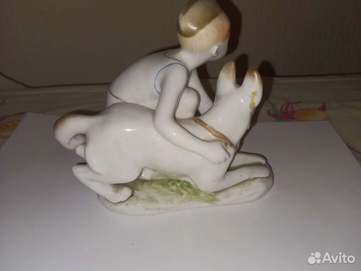 Мальчик с собакой статуэтка лфз