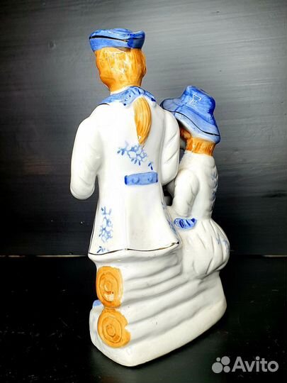 Фарфоровая статуэтка 