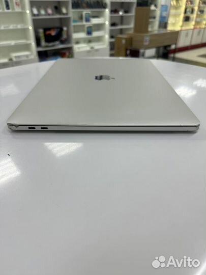 Macbook pro 15 2019 16/256 gb