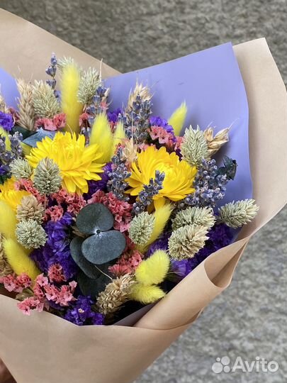 Яркий букет цветы сухоцветы
