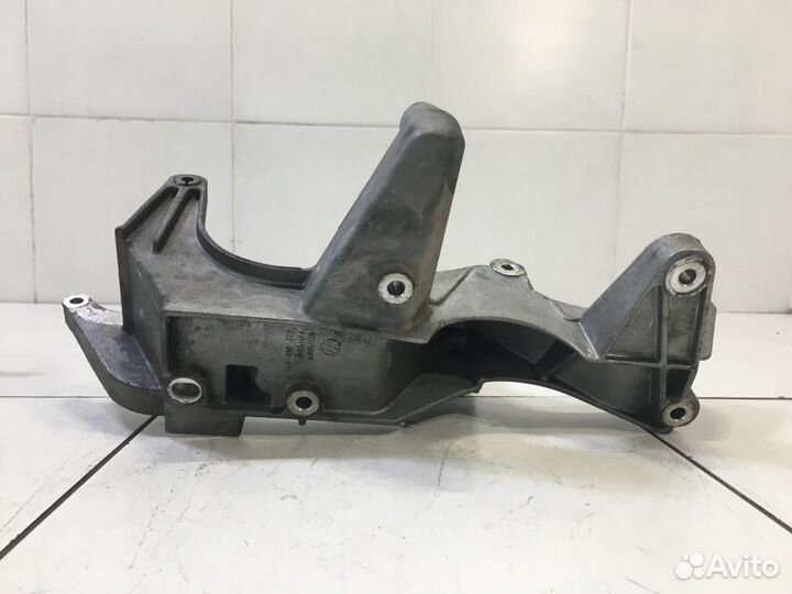 Кронштейн генератора Audi Q7 4LB