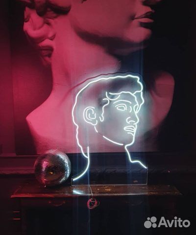 Неоновая вывеска
