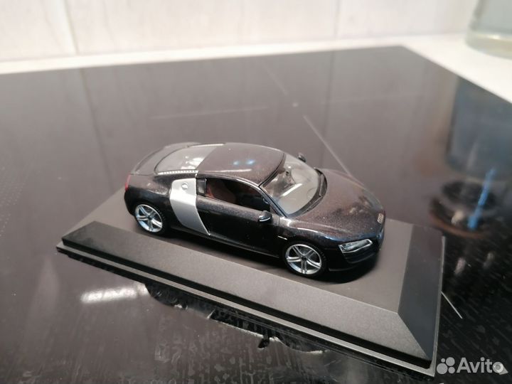 Модель автомобиля Audi R8 1:43 schuco diler