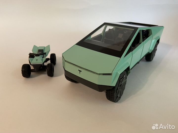 Машинка металлическая