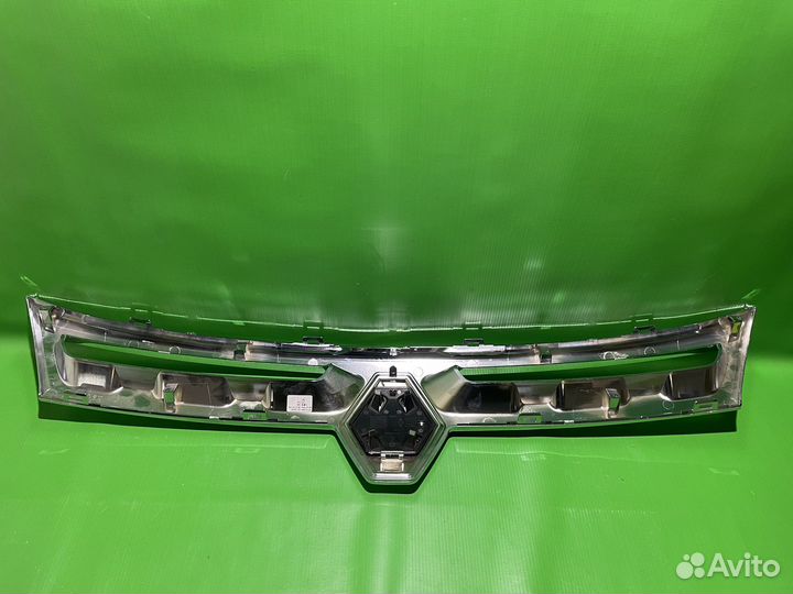 Накладка решетки радиатора Renault Duster