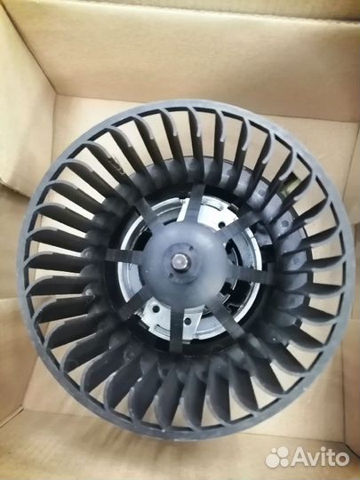 Мотор отопителя салона с крыльчаткой BSG