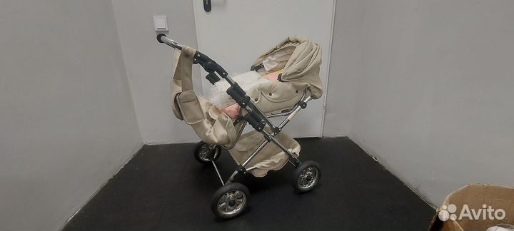 Детская игрушечная коляска