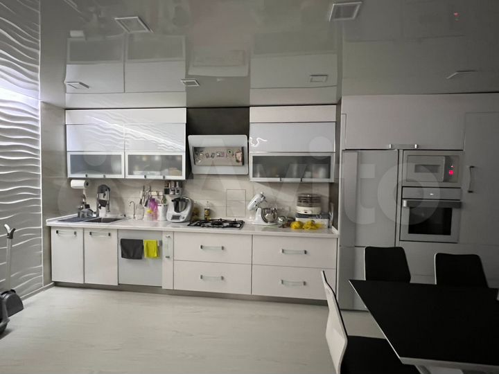 3-к. квартира, 95 м², 1/5 эт.