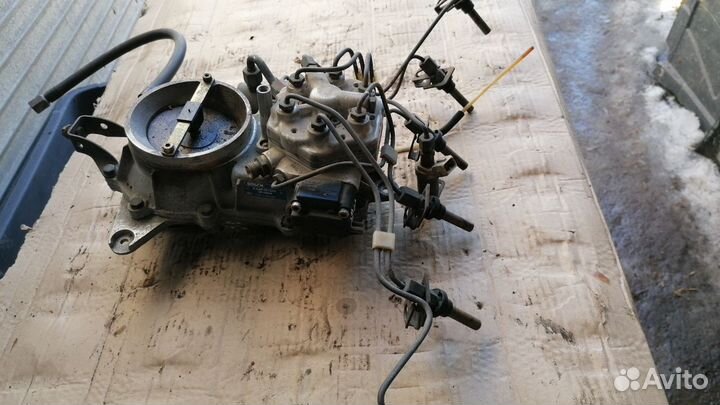 Дозатор распределить топлива Мерс 124 1990г V2. 6