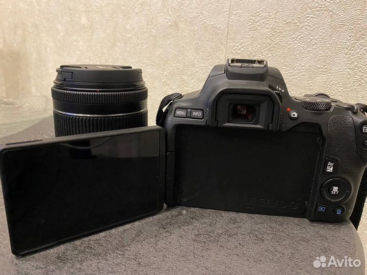 Продам фотоаппарат Canon EOS 250D kit