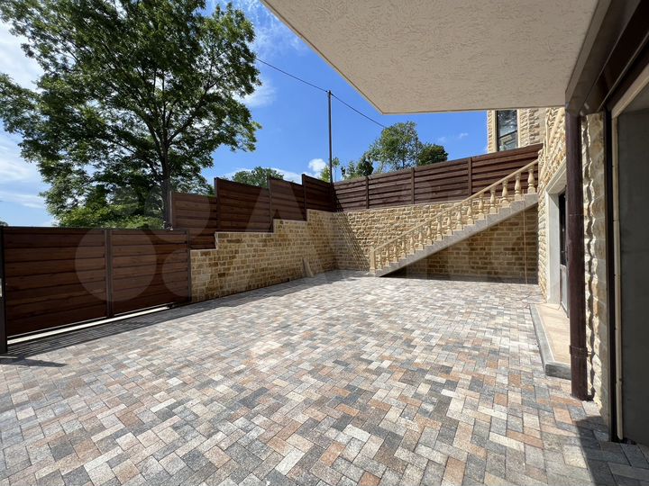 Коттедж 230 м² на участке 4 сот.