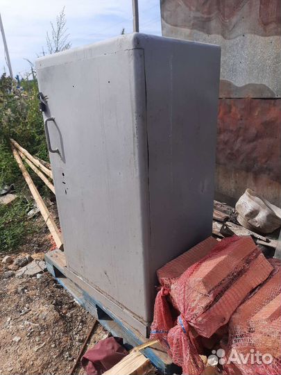 Сейф металлический