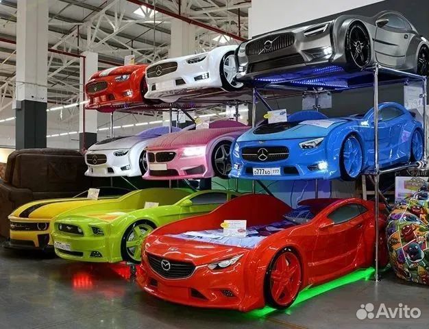 Детская кровать машина