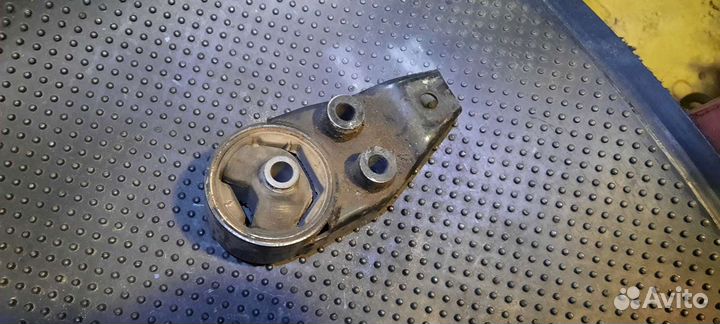 Подушка двигателя левая Nissan Cube, March K11