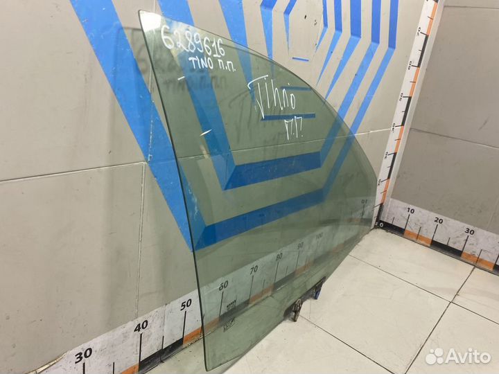 Стекло передней правой двери