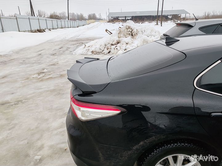 Спойлер на Toyota Camry 70 в стиле Khann