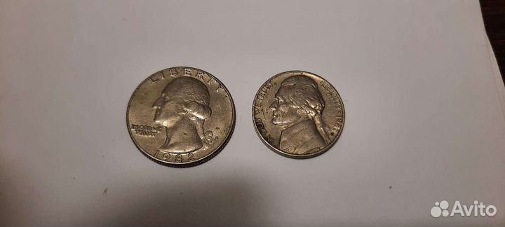 Коллекция монет и бумажных денег