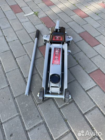 Домкрат подкатной 3 тонны