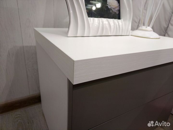 Тумба прикроватная