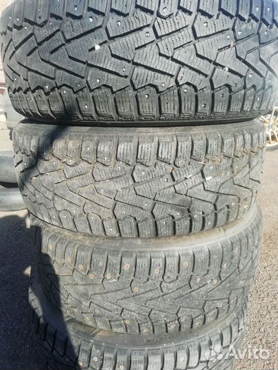Pirelli Ice Zero 215/55 R17