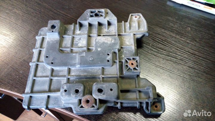 Площадка под акб Hyundai solaris 1