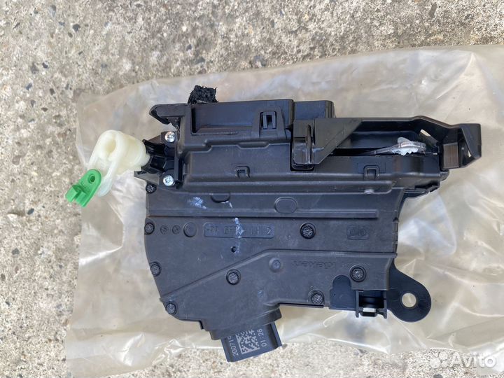 Замок двери передний левый LADA x-ray