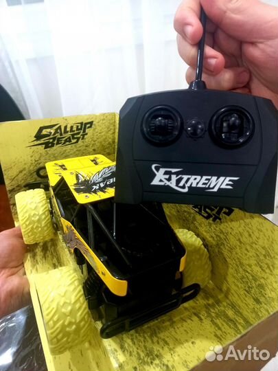 Машина для детей на пульте управления