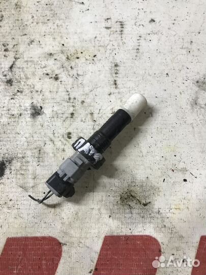 Датчик уровня в бачок омывателя Nissan Pathfinder