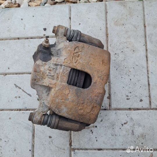 Суппорт передний левый Chery Amulet A15