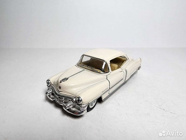 Cadillac Series 62 Kinsmart 1:43