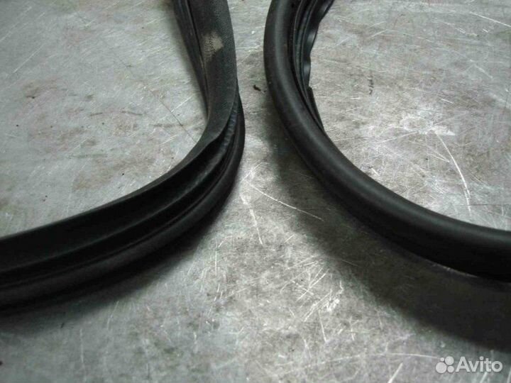 Уплотнитель Renault Megane II 2002-2009