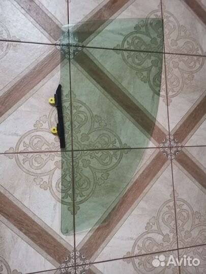 Стекло передней двери правое lancer 9